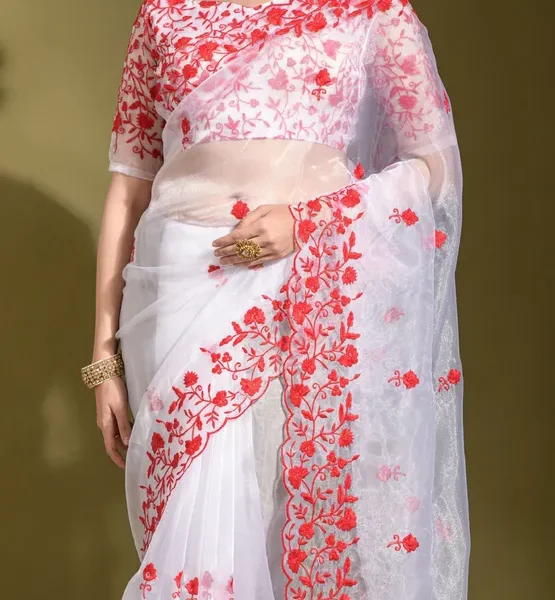 এক্সক্লুসিভ ওয়েটলেস জর্জেট এমব্রয়ডারি করা শাড়ি